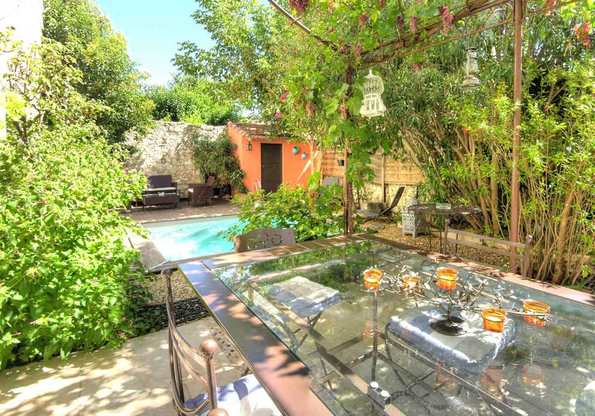 Maison d'hôtes de charme dans une ancienne cave à vin à 7 km de Narbonne dans l'Aude