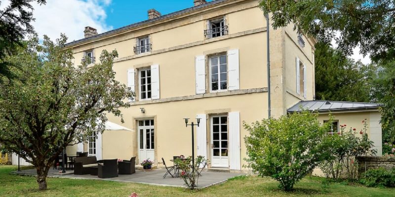 Demeure charentaise avec 3 chambres d'hôtes aux portes du Marais Poitevin et près de Niort (Vouillé, Nouvelle Aquitaine)