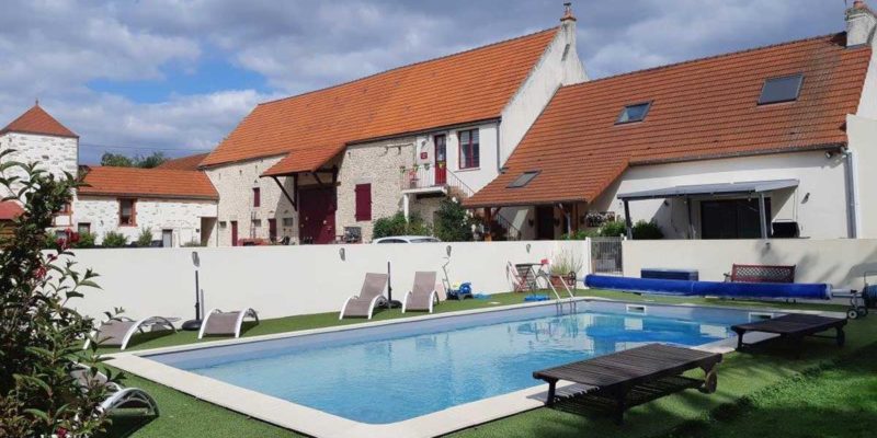 Maison d'hôtes à vendre aux portes de Beaune en Bourgogne (Ladoix Serrigny) avec chambres d'hôtes, gites atypiques et piscine