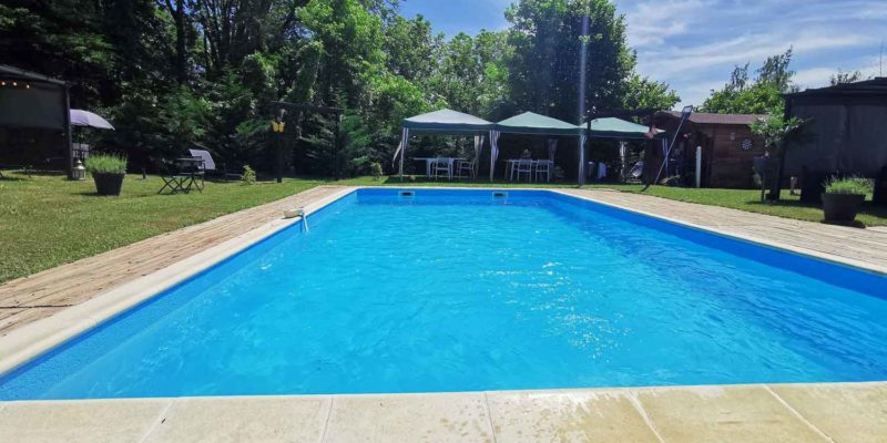 Chambres d'hôtes et Gîte à vendre à Cormatin près de Cluny en Bourgogne (piscine extérieure)