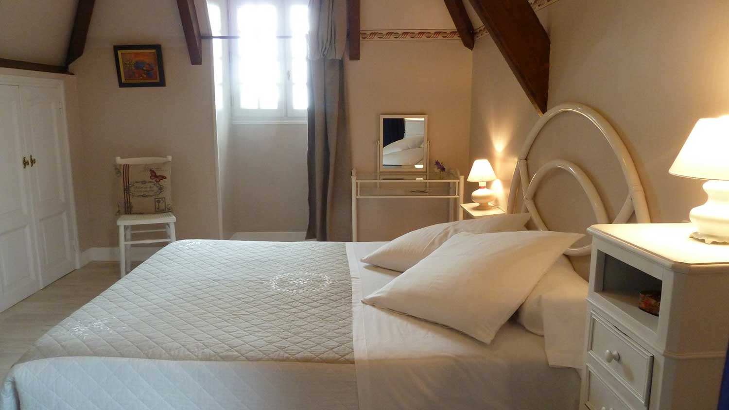 Une chambre d'hôtes Vente chambres d'hôtes Donzenac, Correze (Nouvelle-Aquitaine)
