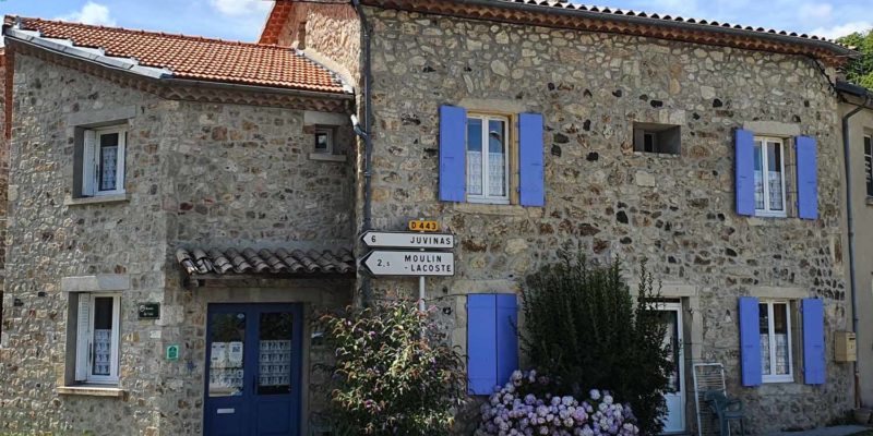 Maison d'hôtes et Gîte à vendre au cœur des Cévennes ardéchoises et du Parc Naturel Régional des Monts d'Ardèche (AIZAC)