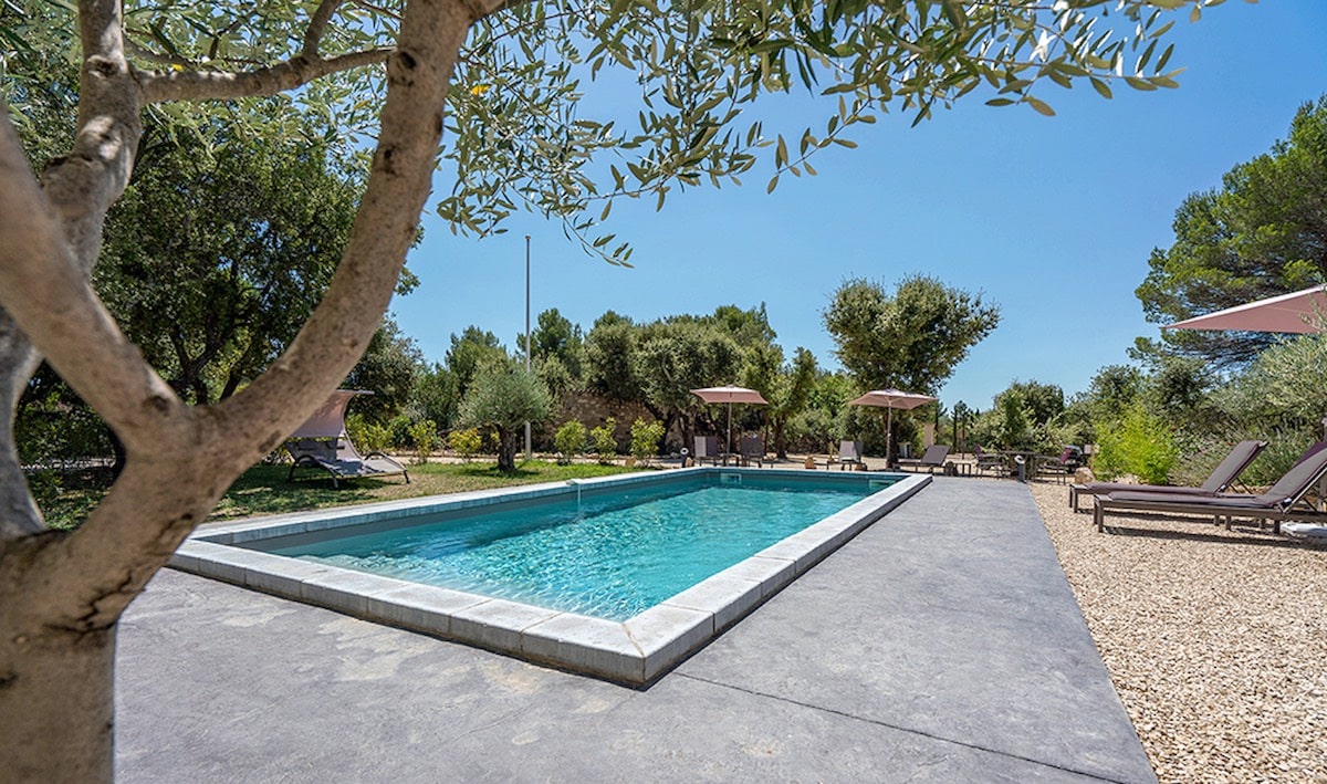 Vente mas provencal avec chambres d'hôtes et piscine à Lourmarin dans le Vaucluse, au cœur du Luberon et de la Provence