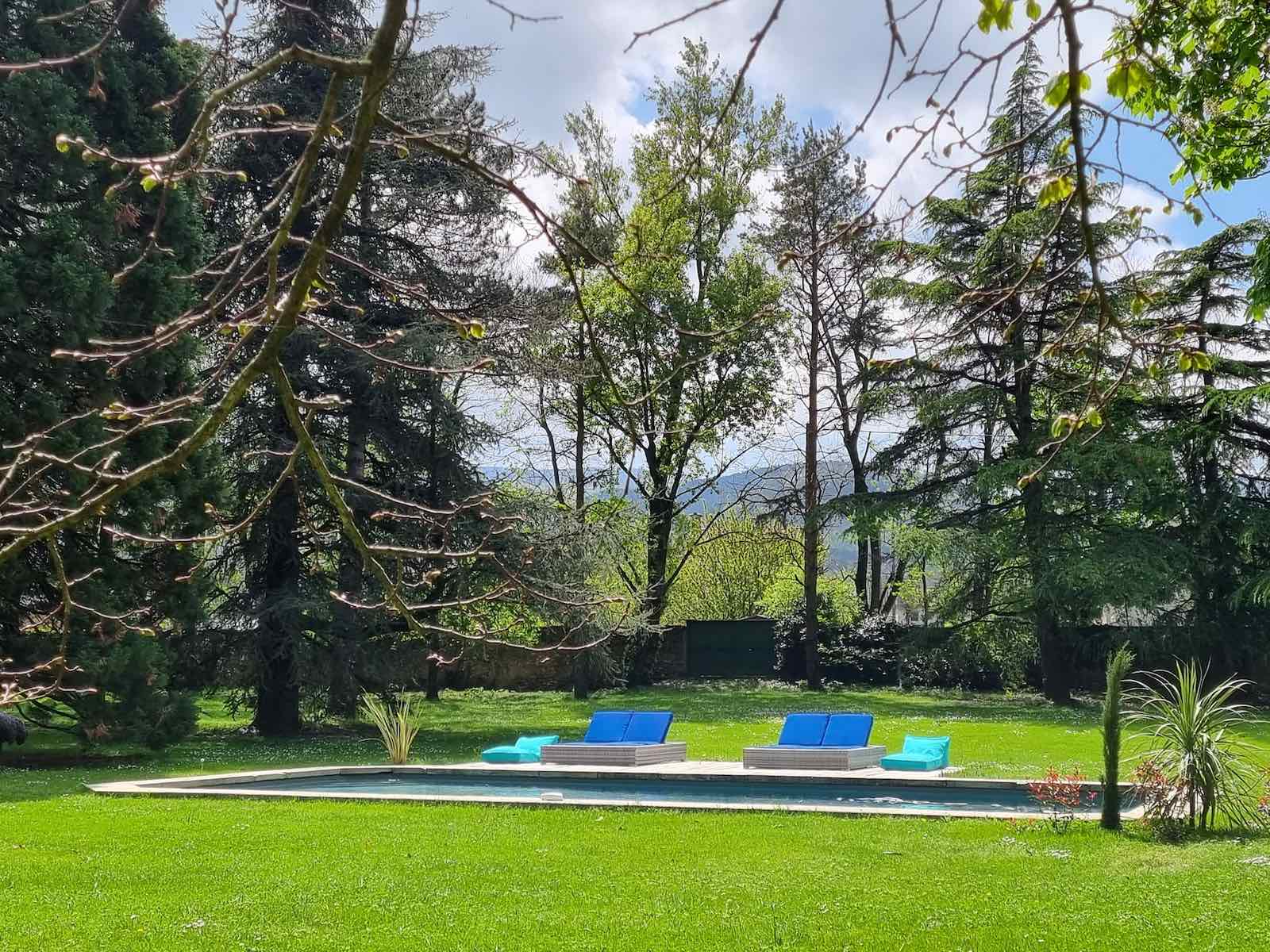 Piscine de la maison d'hôtes à vendre dans le Tarn en région Occitanie