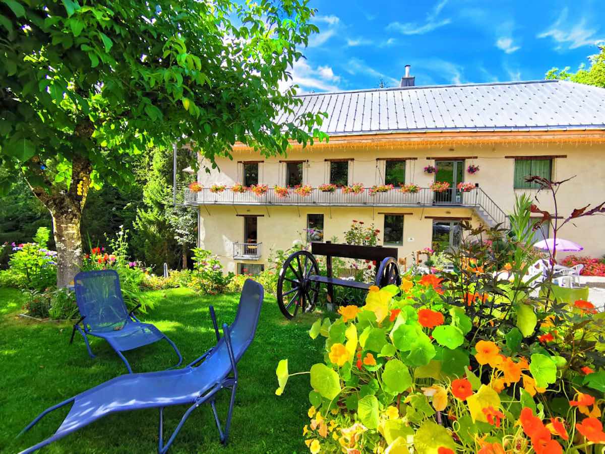 Jardin du gîte à vendre près de Combloux en Haute-Savoie