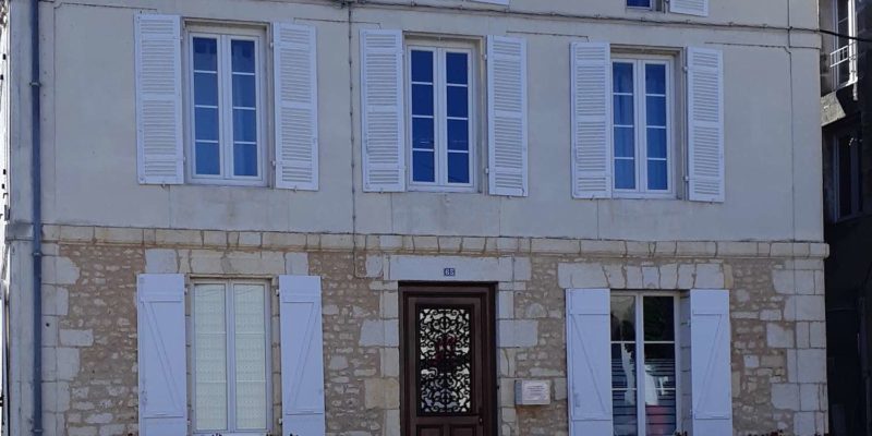 Maison d'hôtes à vendre en Charente-Maritime, dans la commune de Mirambeau en région Nouvelle-Aquitaine