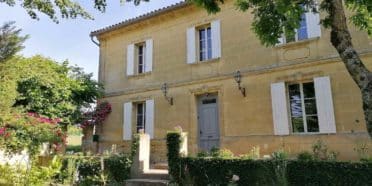 Maison d'hôtes à vendre dans le vignoble Bordelais, sur la commune de Espiet, à 45 minutes de Bordeaux en Gironde (Nouvelle-Aquitaine)