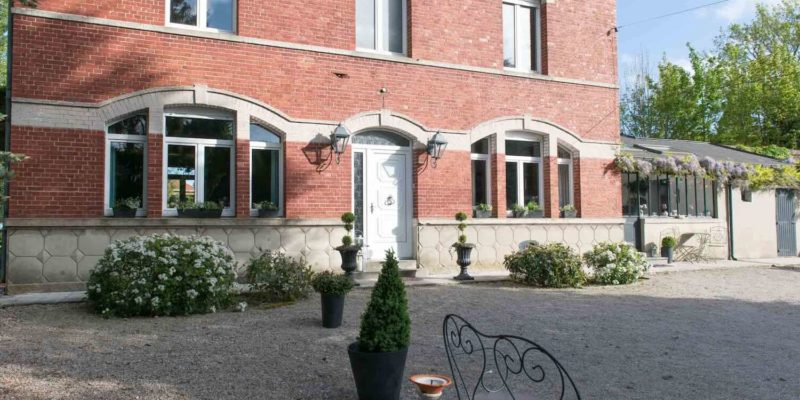 Maison d'hôtes de charme à vendre au coeur du village d'Écurie dans le Pas-de-Calais, près d'Arras (Hauts-de-France).