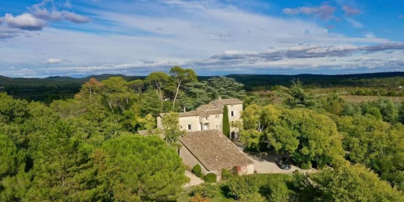 Magnifique Mas du 18e à vendre à Conqueyrac dans le Gard (Maison d'hôtes de charme)