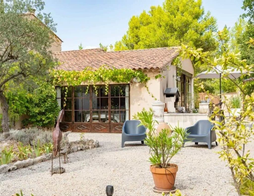 Maison d'hôtes de charme à vendre à Lacoste au coeur du Luberon en Provence dans le département du Vaucluse