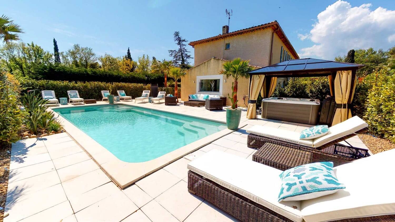 Maison d'hôtes à vendre à Saint-Aygulf dans le Var (PACA)