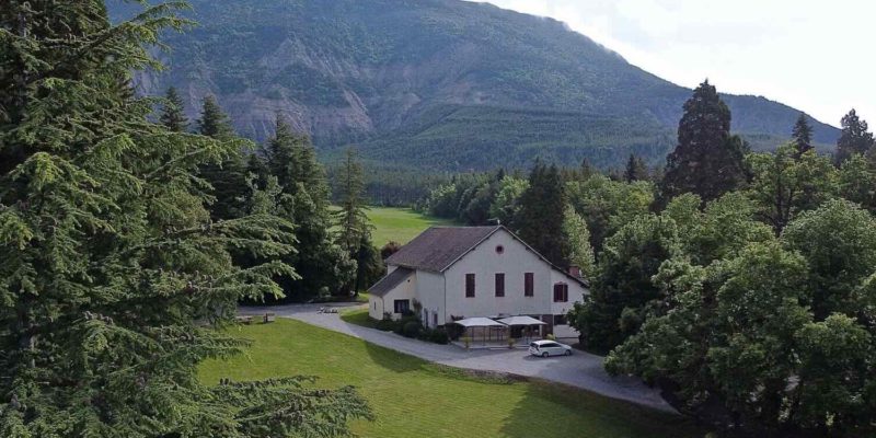 Vente chambres d'hôtes, camping et restaurant à Saint-Pierre-d'Argençon dans les Hautes-Alpes en région Provence-Alpes-Côte d'Azur
