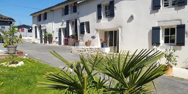 Maison d'hôtes à vendre à Vénérand dans le département de la Charente-Maritime en région Nouvelle-Aquitaine