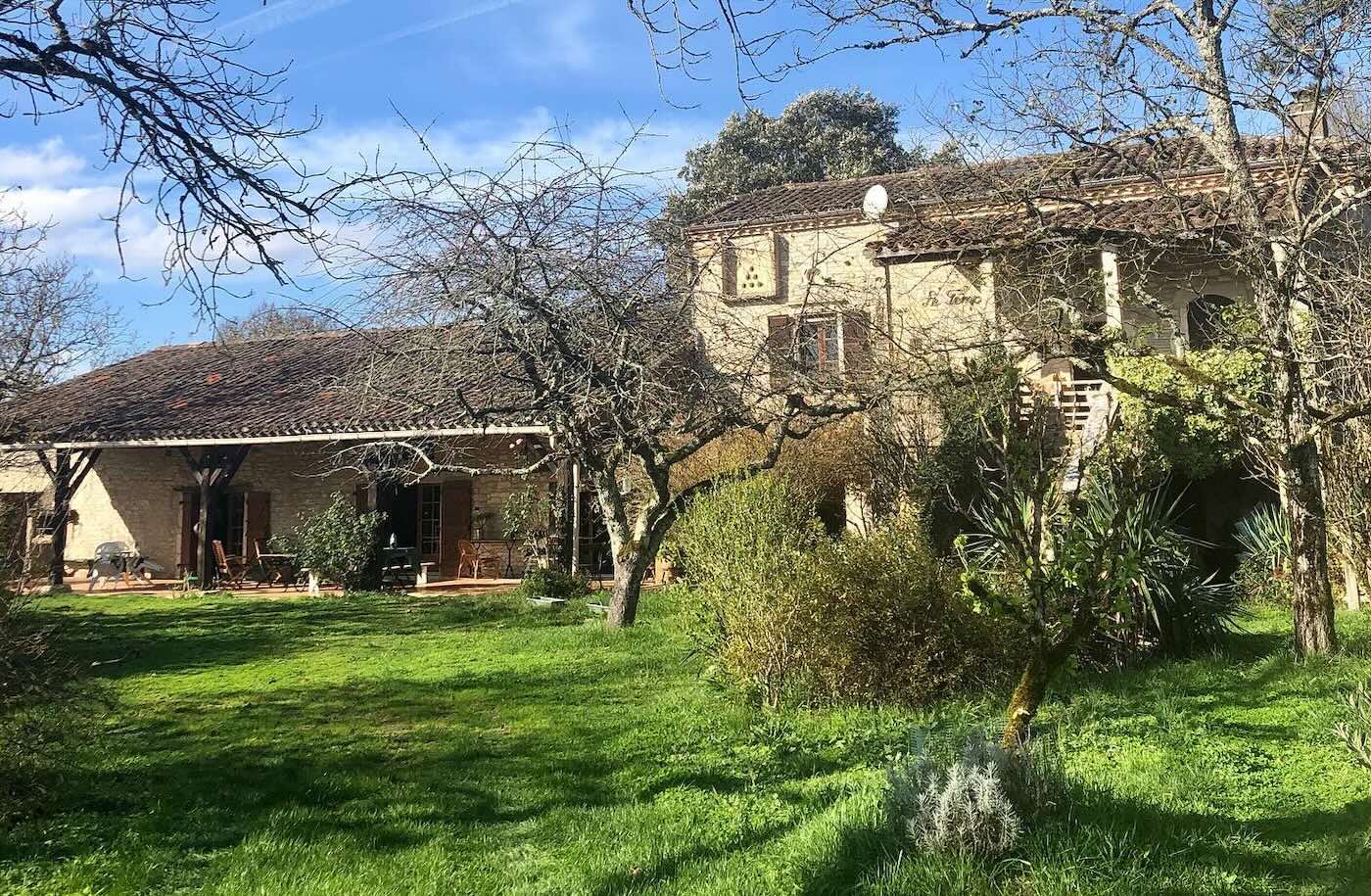 Authentique ferme rénovée avec chambres d'hôtes et gîte à Saint-Antonin-Noble-Val (Occitanie)