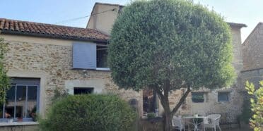 Maison d'hôtes à vendre aux Verchers-sur-Layon (département du Maine-et-Loire en région Pays de la Loire)