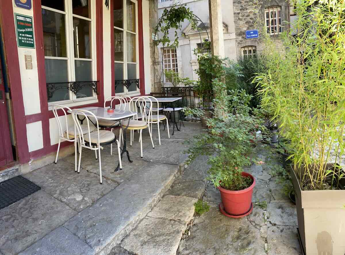Terrasse de la maison d'hôtes en vente à Nolay (Côte d'Or)