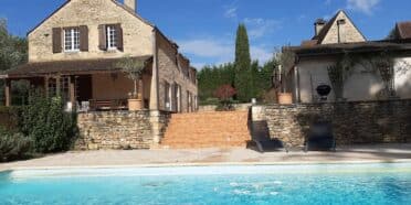 Maison d’hôtes avec gîtes, piscine et jacuzzi à vendre en Dordogne – Entre Montignac et Sarlat