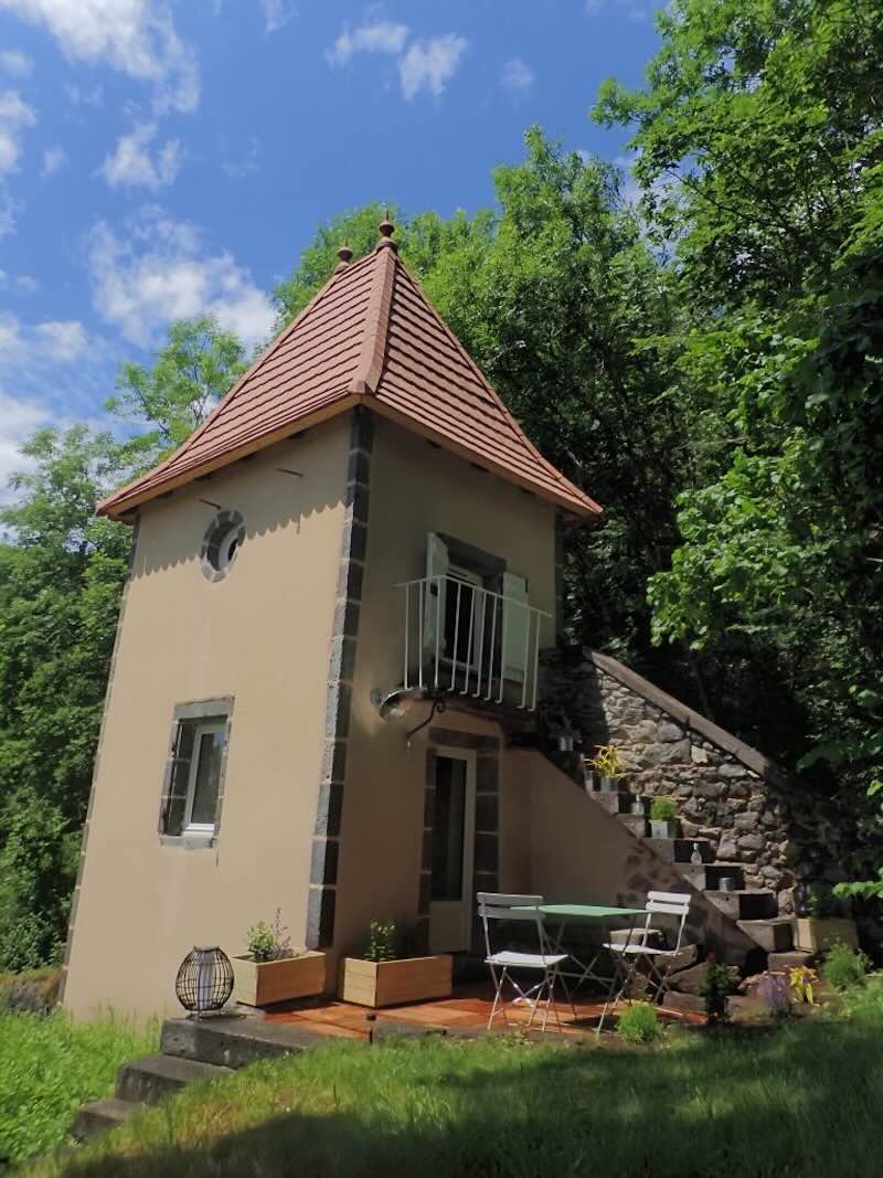 Chambre d'hôtes aménagée dans l'ancien pigeonnier (Pontgibaud)