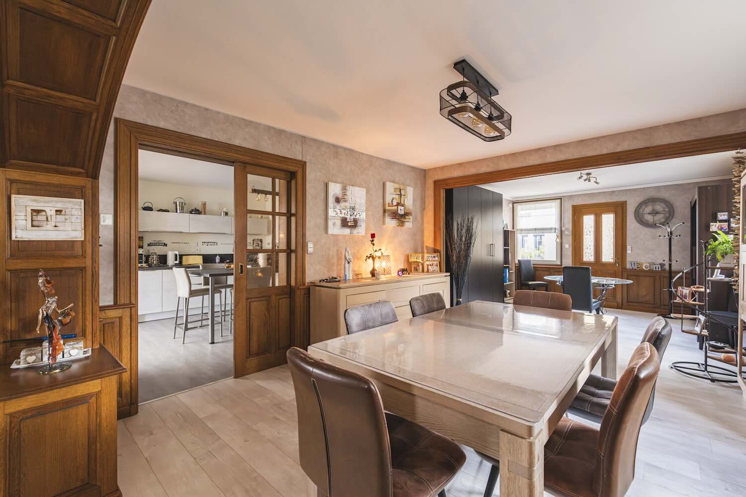 Salle à manger de la partie privée de la maison d'hôtes