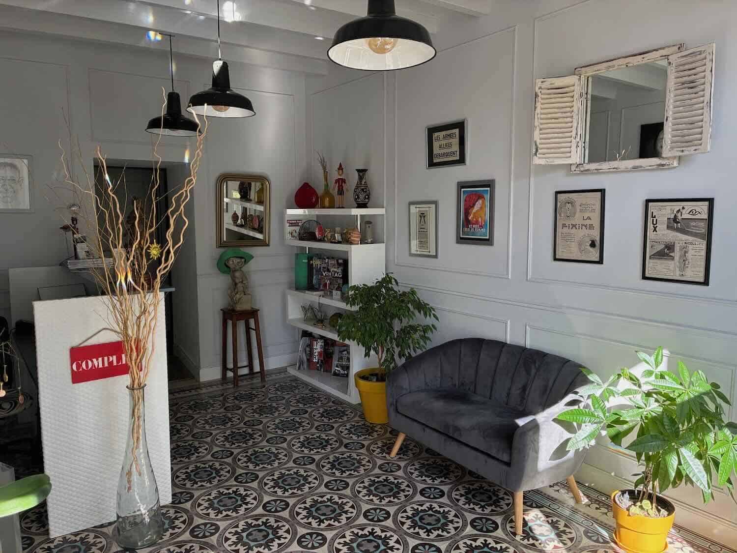 Intérieur de la maison (entrée) Intérieur de la maison (entrée)
