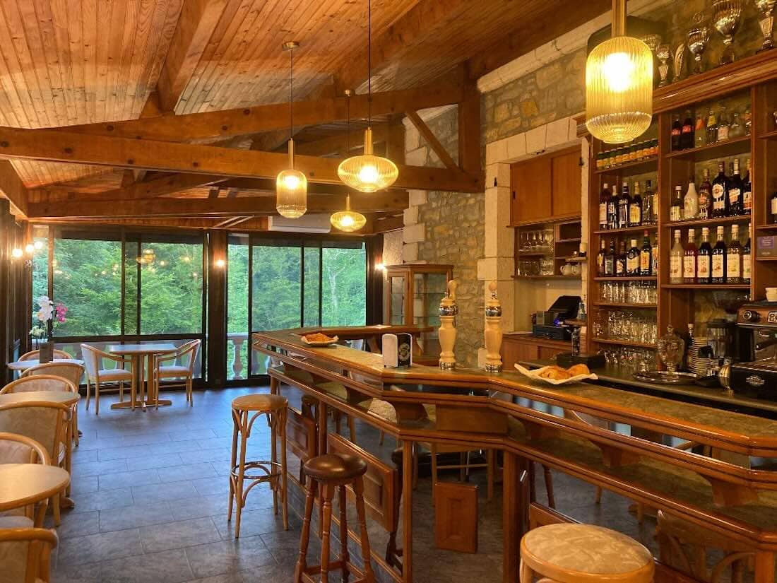 Bar de l'auberge - maison d'hôtes en vente à Mauvezin (Hautes Pyrénées, Occitanie)