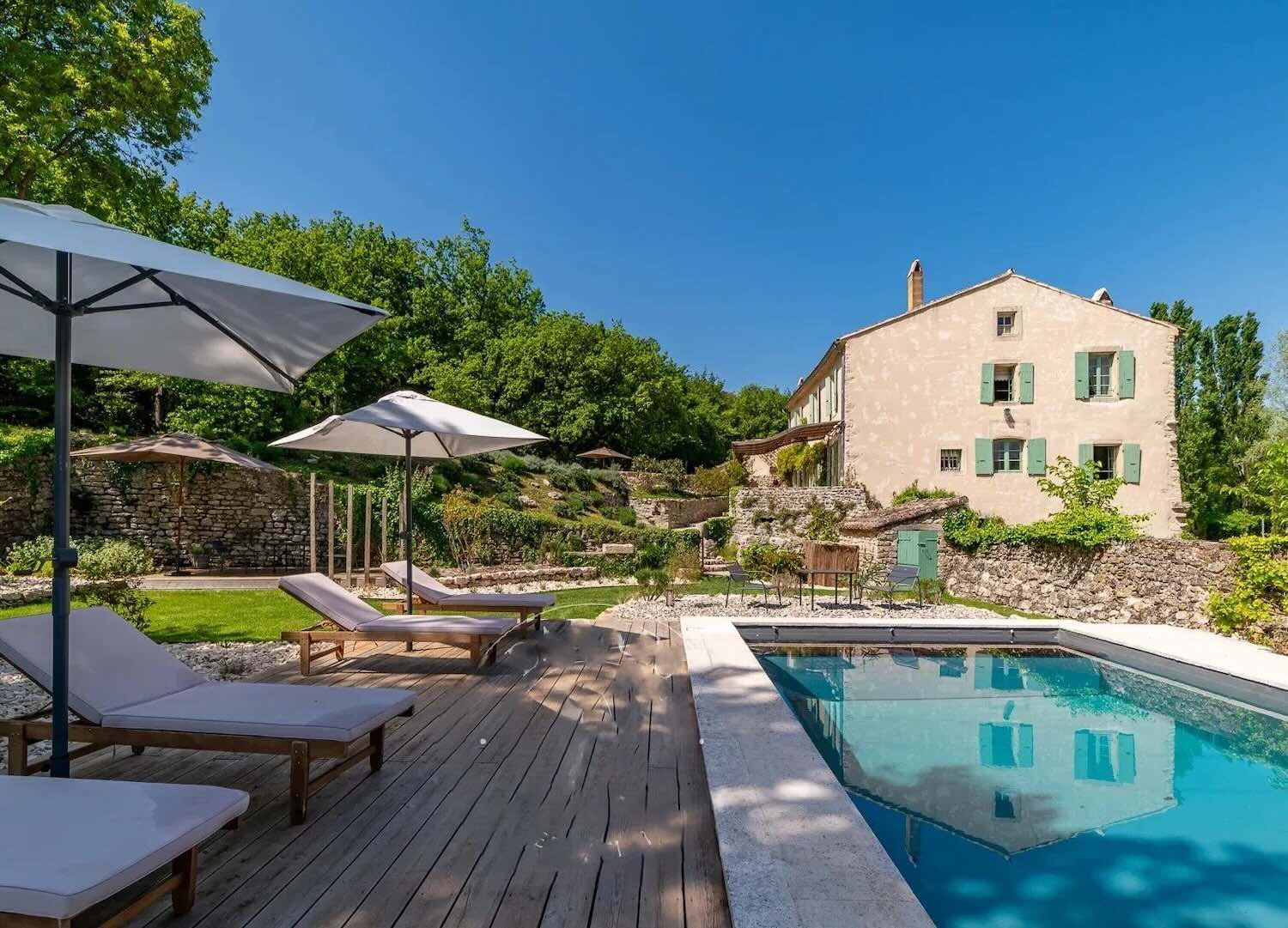 Espace piscine Espace piscine de la maison d'hôtes en vente dans la Drôme (France)
