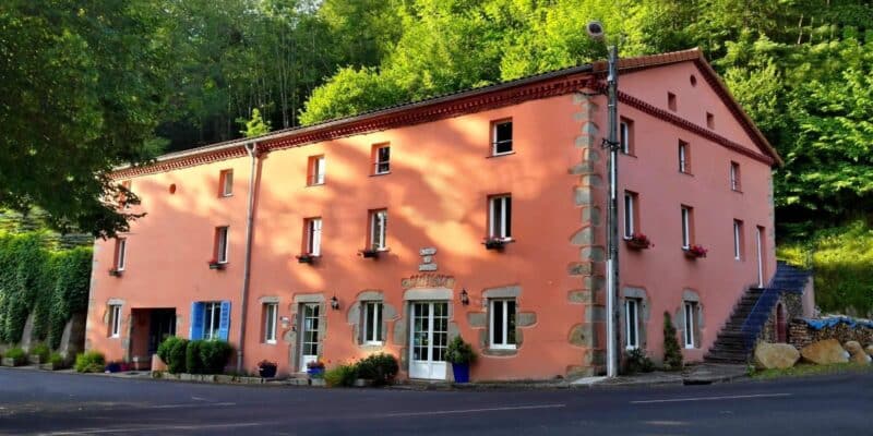 Boutique Hôtel & Maison d'hôtes à vendre à Auzelles dans le département du Puy-de-Dôme en région Auvergne